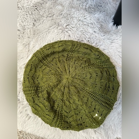 ✨NWOT Beret Tam Beanie knit hat green - Picture 6 of 6